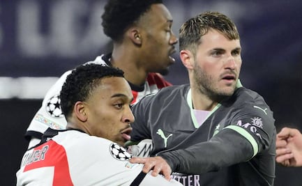 Santi Giménez y el Milan pierden ante el Feyenoord en el primer juego de los Play-Offs de la Champions League 