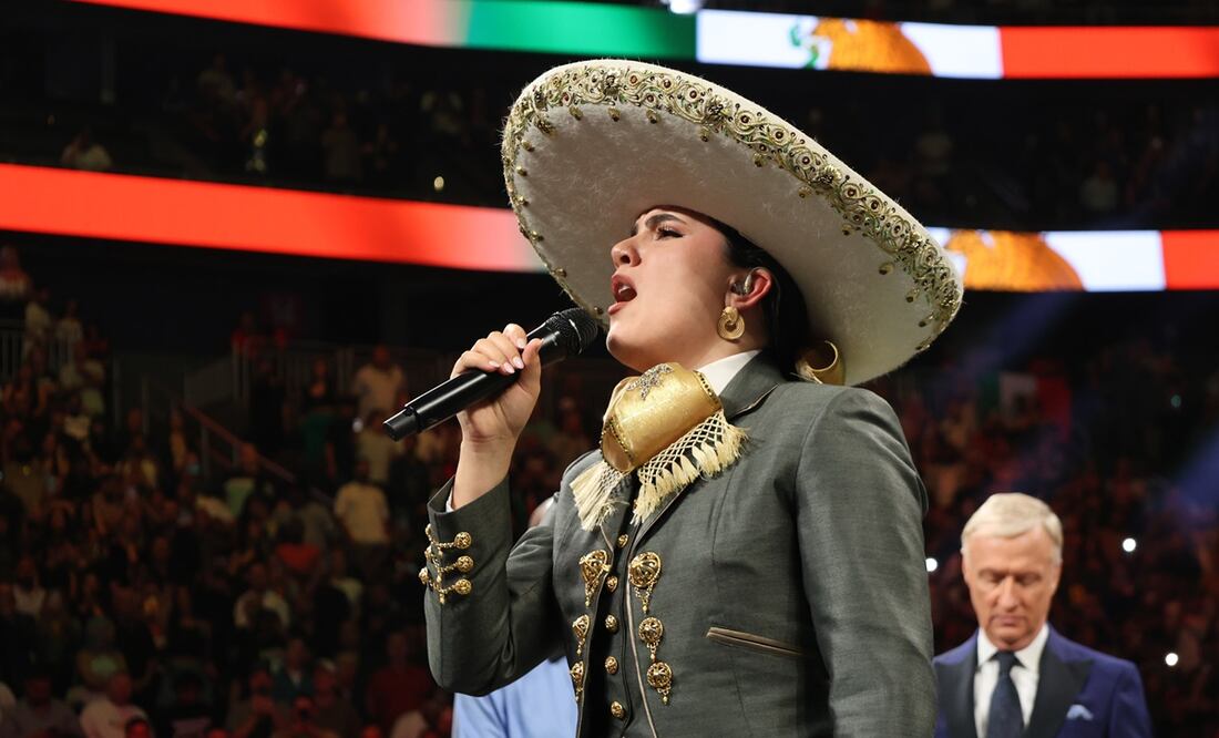 Camila Fernández, durante la pelea entre Edgar Berlanga y Saúl Álvarez - Foto: EFE