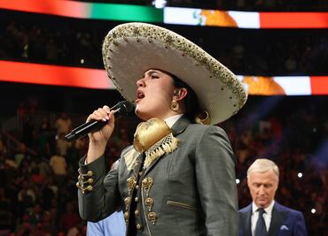 Nieta de Vicente Fernández rompe el silencio, tras equivocarse al entonar el Himno Nacional en la pelea del "Canelo" Álvarez