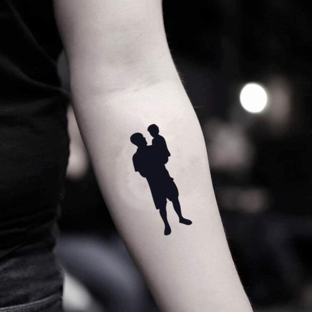 Este Día del Padre sorprende a papá con un tatuaje