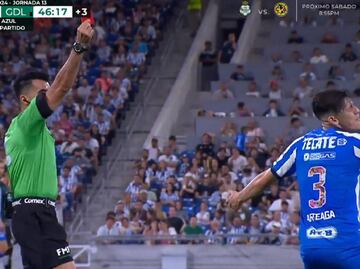 Gerardo Arteaga perdió la cabeza y lo expulsaron por doble amarilla tras insultar al árbitro