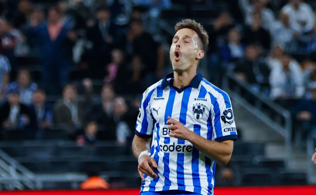 Sergio Canales lamentándose en el encuentro entre Rayados y Querétaro / FOTO: Imago7