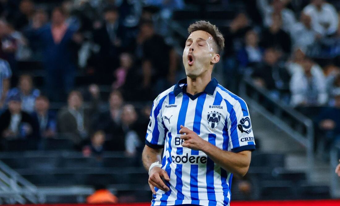 Sergio Canales lamentándose en el encuentro entre Rayados y Querétaro / FOTO: Imago7