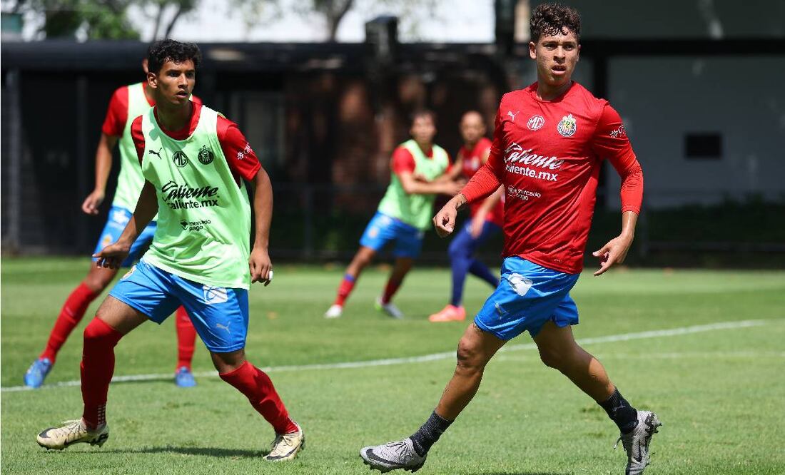 Fidel Barajas fue el último fichaje que hizo Chivas hasta el momento. Foto: @Chivas
