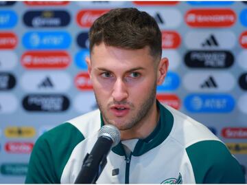 Santiago Giménez se sincera: Nos faltó humildad en Honduras