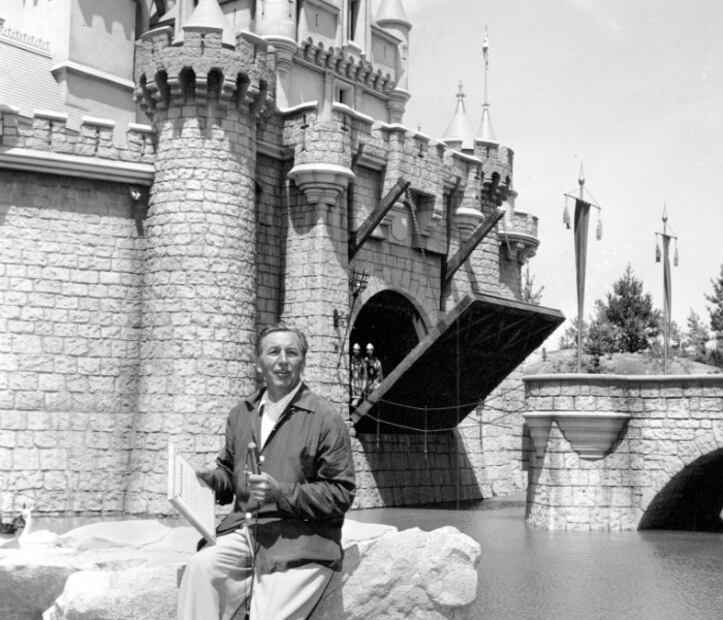 Disneyland: Los 10 secretos más oscuros del parque de diversiones