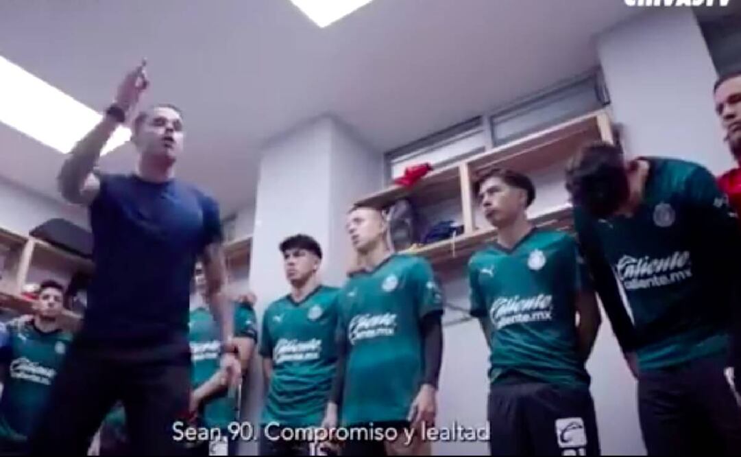 Fernando Gago dio un discurso de motivación a los jugadores de Chivas previo a enfrentar a Toluca. Foto: Especial