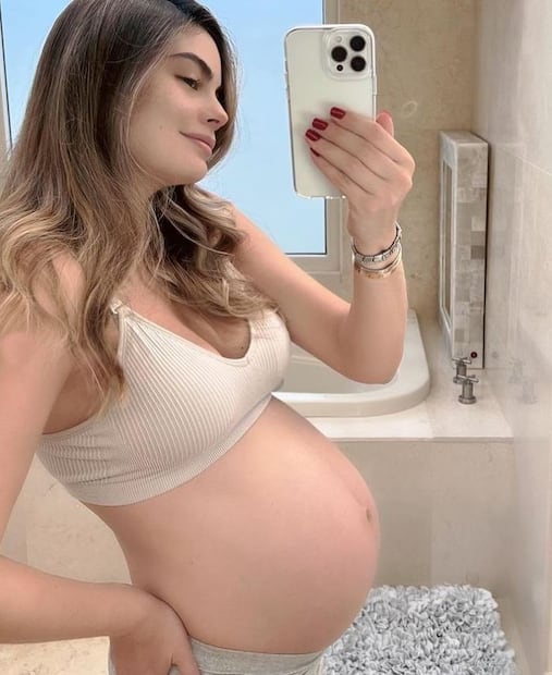 Ximena Navarrete presume fotos de su pancita de 35 semanas de embarazo