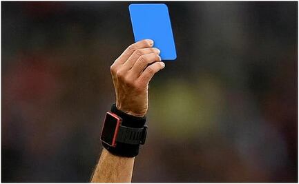 Llega la TARJETA AZUL al futbol profesional; comenzará a usarse en la FA Cup