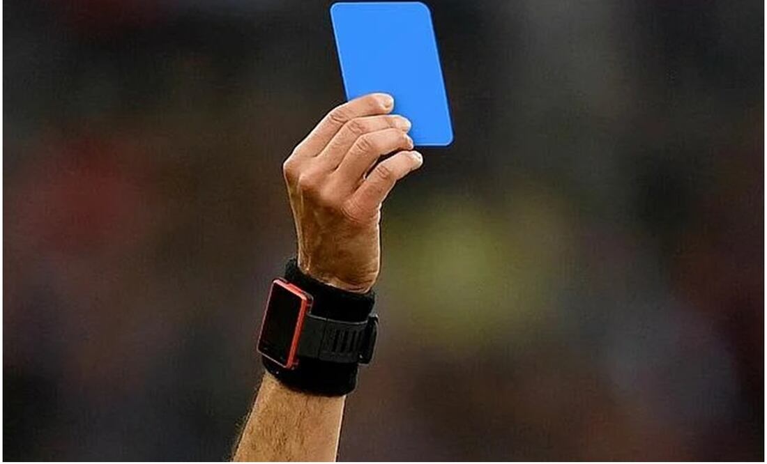 La tarjeta azul llegará al futbol profesional - Foto: Especial