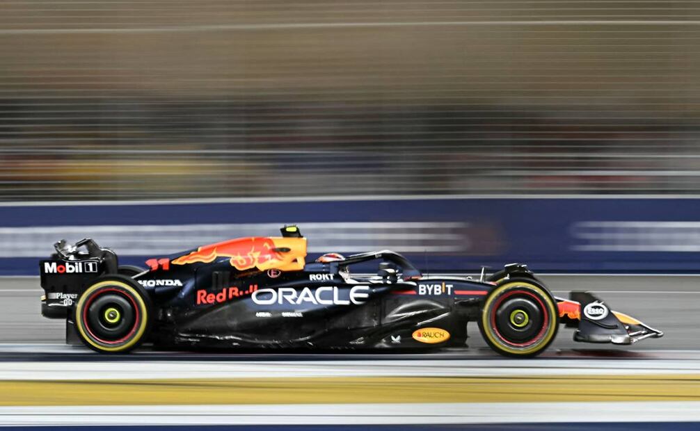 El piloto mexicano logró remontar algunas posiciones. Foto: AP.