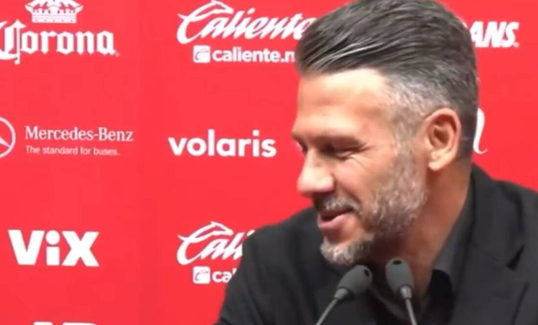 El estratega argentino fue cuestionado por sus elegantes outfits que presenta en cada juego. Foto: Especial.