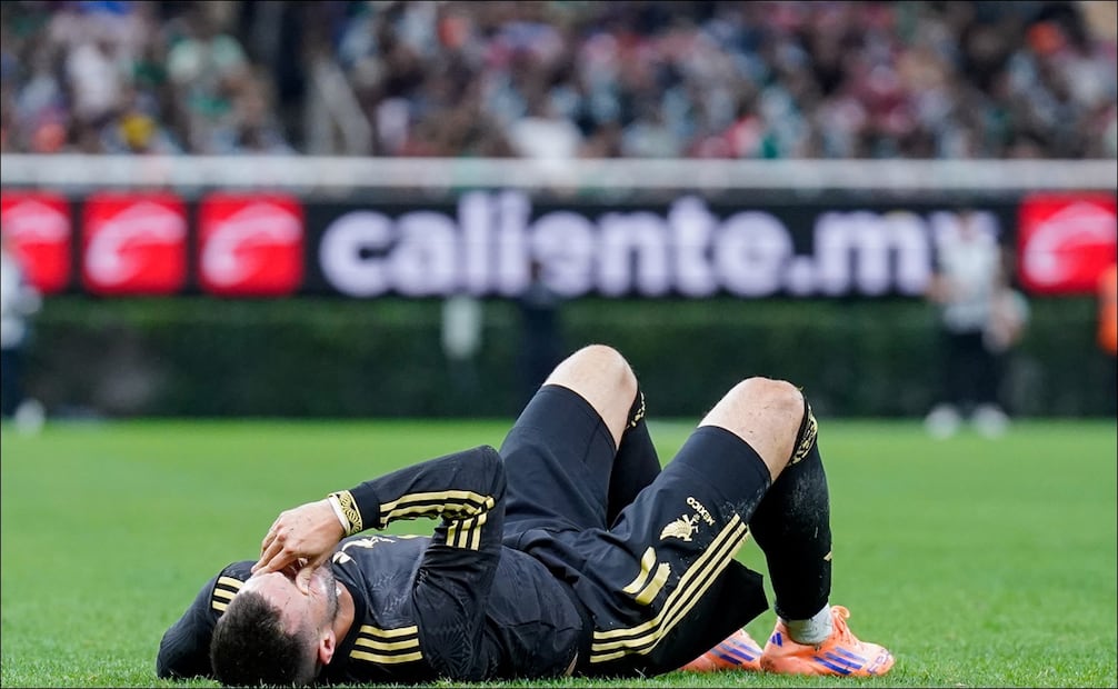 Santiago Giménez compartió el doloroso mensaje acerca de la lesión que sufre: “Llegó el momento de parar” / FOTO: Imago7