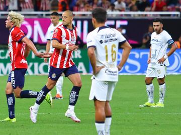Chicharito Hernández, luego de 14 años, volvió a jugar un partido de Liga con las Chivas