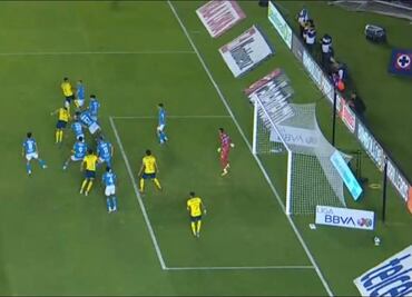Las Águilas se ponen adelante en el Clásico ante Cruz Azul con una anotación cargada de polémica