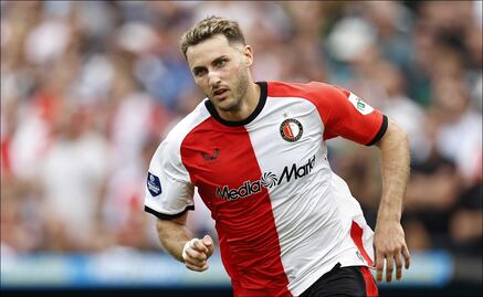 Santiago Giménez con oferta formal de un equipo de la Premier League para seguir su carrera