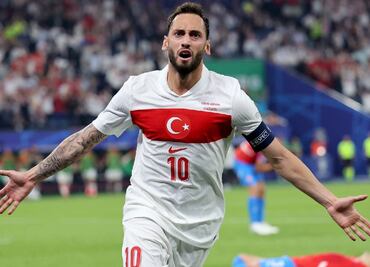 Turquía sacó una sufrida victoria que les aseguró el segundo lugar del Grupo F