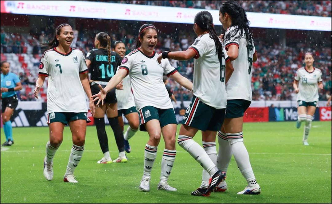Alexia Delgado festeja el primer gol del combinado nacional femenil. FOTO: Alejandro Vargas | EL UNIVERSAL