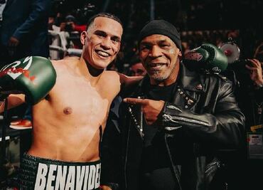 Papá de David Benavidez lanza certero dardo al Canelo Álvarez: 'Se está escondiendo'