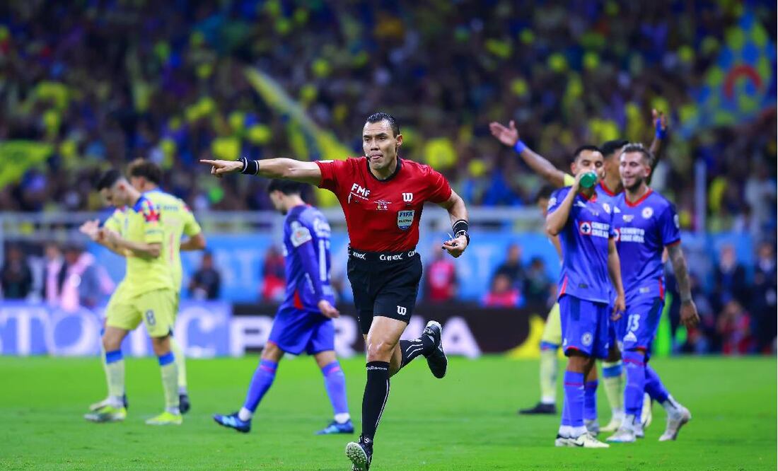 El Gato Ortiz marcó un polémico penalti a favor de América en la Final ante Cruz Azul del Clausura 2024. Foto: Imago7