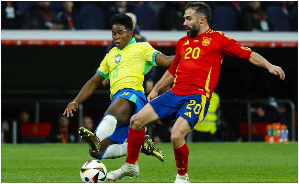 Endrick y Dani Carvajal disputando un balón en el España vs Brasil / FOTO: EFE