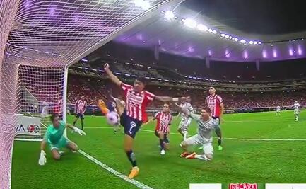 Necaxa sorprendió a Chivas con un gol de vestidor