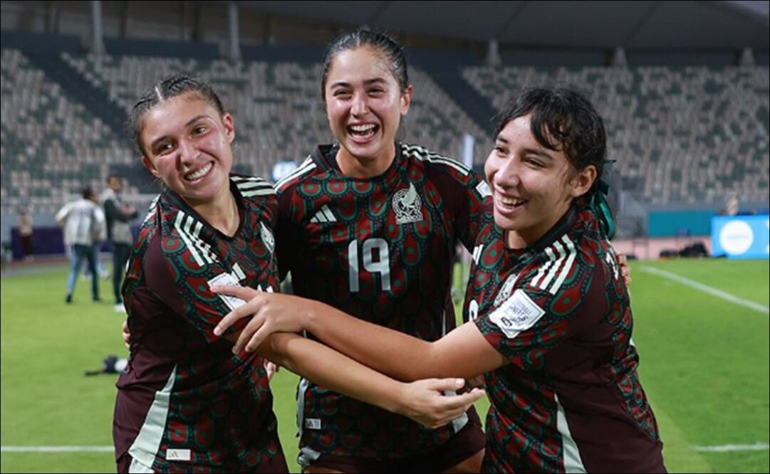 Jugadoras del equipo Sub 17 de la Selección Mexicana celebra el pase a la Semifinal tras vencer a Italia. FOTO: @miseleccionfem