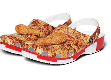 Estas son las chanclas de pollo frito que son todo un éxito