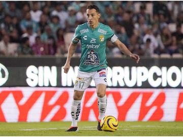 Guardado debuta con León y juega sus primeros minutos de Liga MX después de 17 años