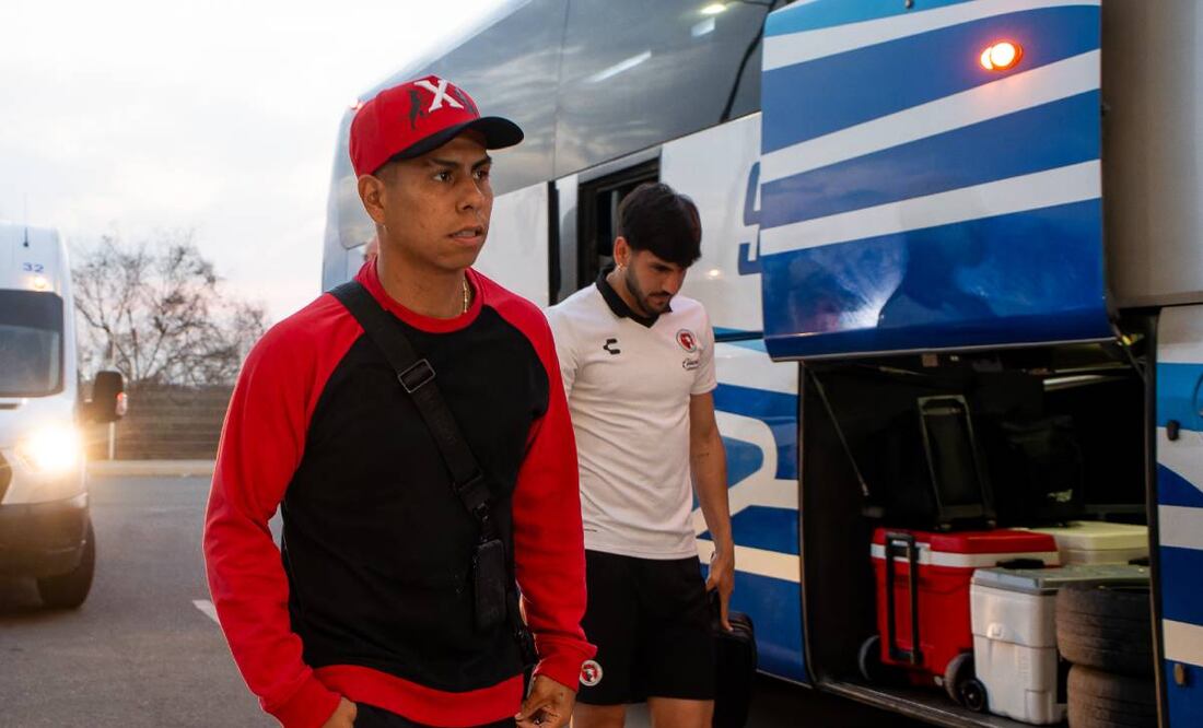 Efraín Álvarez llegó a Guadalajara para firmar su contrato con Chivas. Foto: Especial