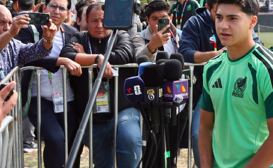 Obed Vargas en zona mixta en el CAR / Foto: Valente Rosas - EL UNIVERSAL