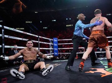 Canelo Álvarez derrotó a Edgar Berlanga y la afición se quedó esperando el nocaut