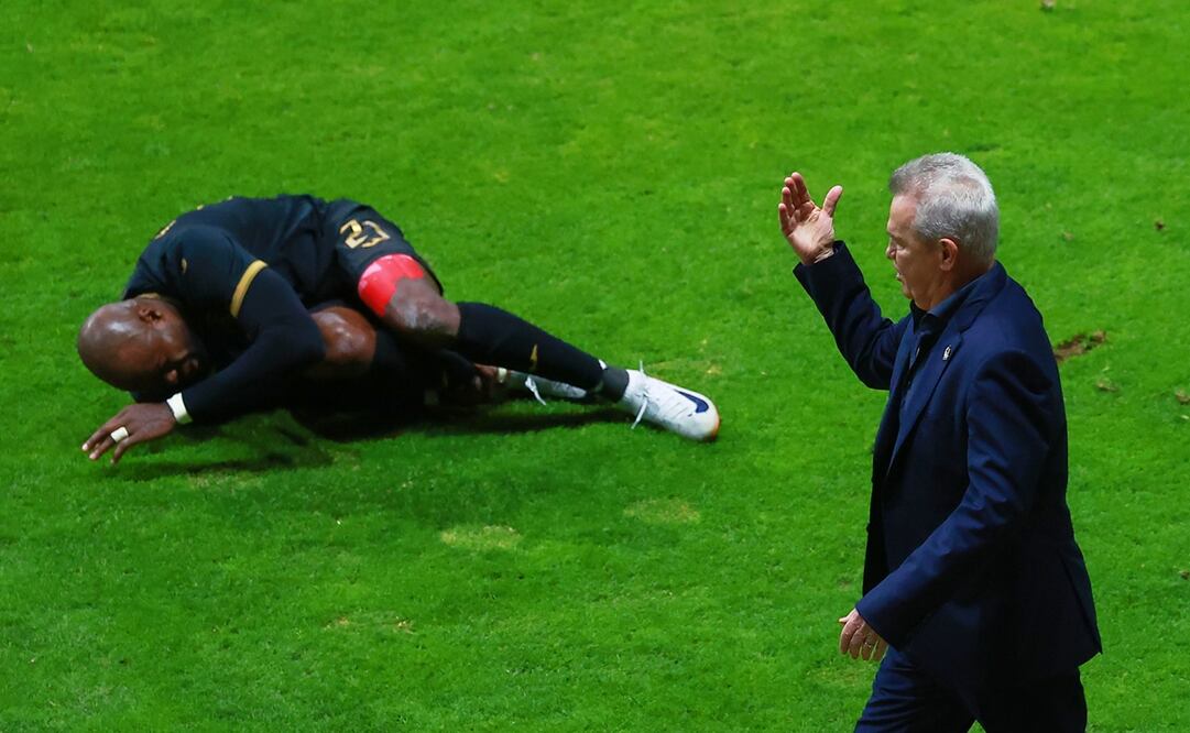 Yustin Arboleda y Javier Aguirre en el Estadio Nemesio Díez, durante la Nations League - Foto: Imago7