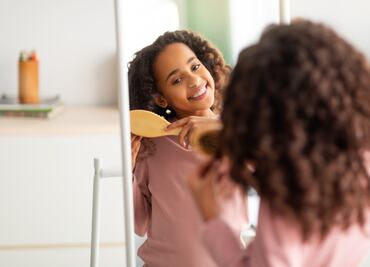 ¿Cómo hablar de amor propio y autoaceptación a niñas de cabello rizado?