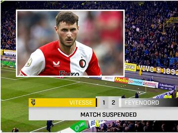 Santi Giménez y el Feyenoord sufren violencia ante el Vitesse y se suspendió momentáneamente el partido
