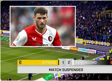 Santi Giménez y el Feyenoord sufren violencia ante el Vitesse y se suspendió momentáneamente el partido
