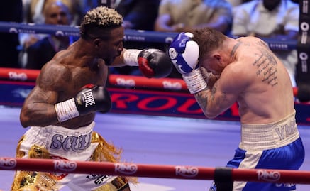 William Scull asegura que el Canelo Álvarez le ganó sin darle golpes 