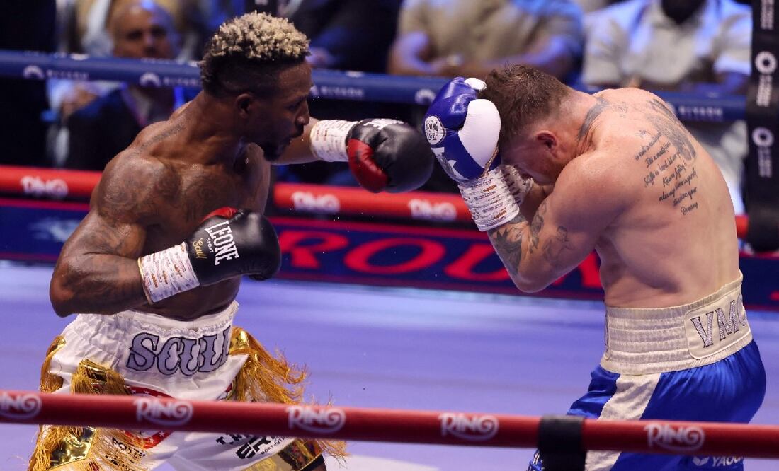 Canelo Álvarez vs William Scull Foto: AFP