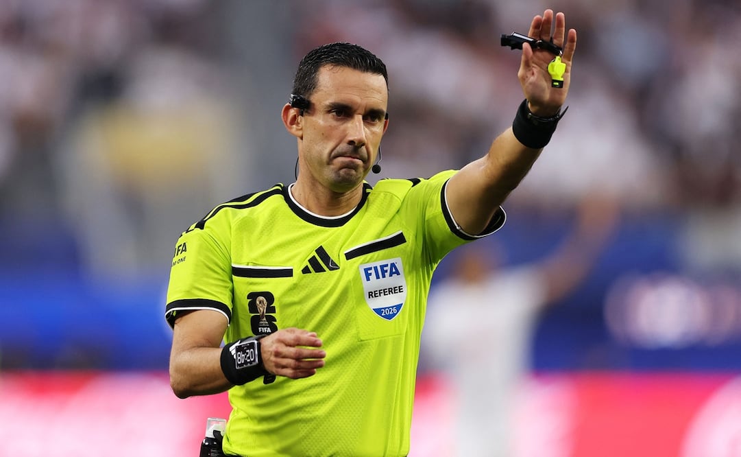 El árbitro mexicano César Ramos Palazuelos se presentó en el Irán vs Nueva Zelanda. FOTO: AFP
