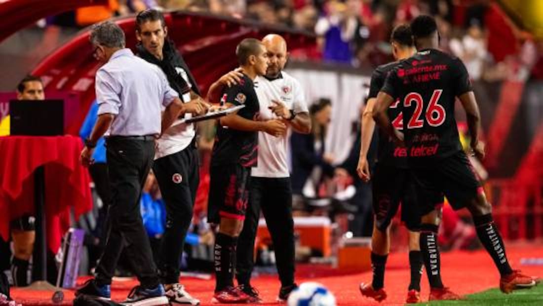 Juan Carlos Osorio debutó a Gilberto Mora en Xolos en el Apertura 2024. Foto: Imago7