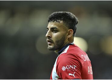 ¡Es oficial! Chivas le da el "adiós" a Alexis Vega