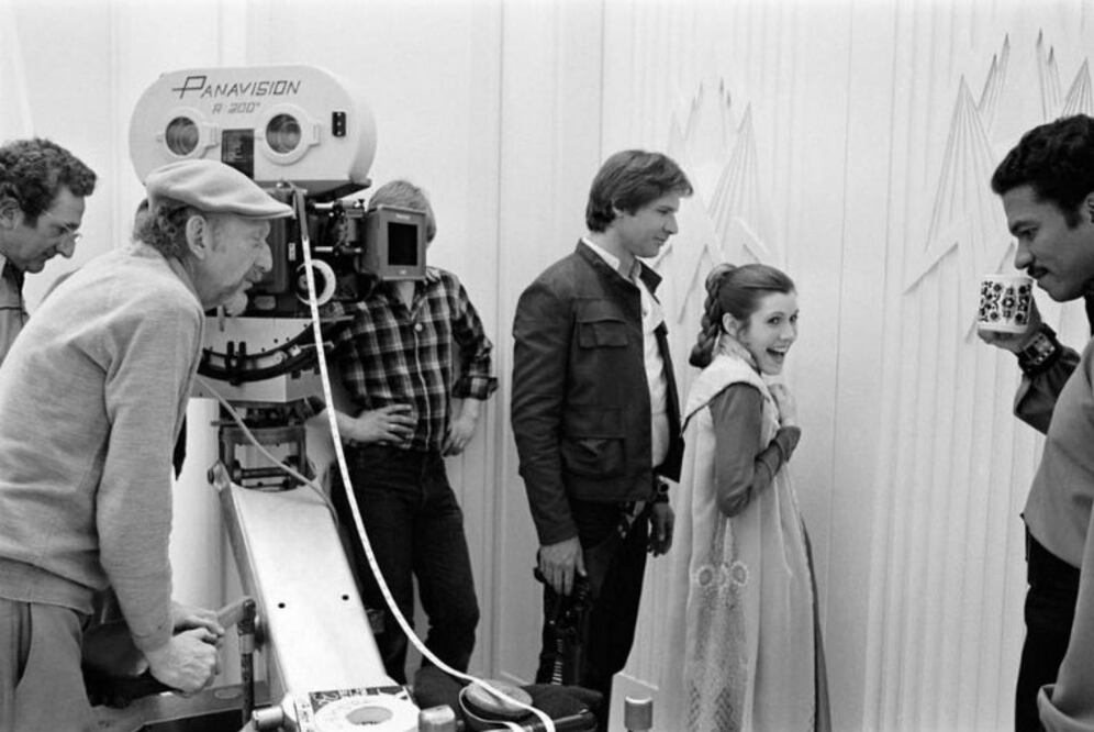 George Lucas y Brian DePalma fusionaron las audiciones para las cintas 'Star Wars: episodio IV' y 'Carrie' por lo que ninguna actriz sabía para que cinta estaba audiocionando. Finalmente, Carrie Fisher le ganó el rol a Jodie Foster. (Foto: Facebook Star Wars)
