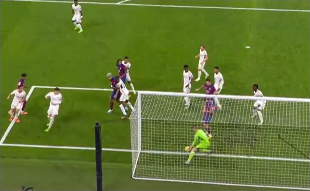 Esta es la jugada polémica del Real Madrid vs Barcelona. FOTO: Captura