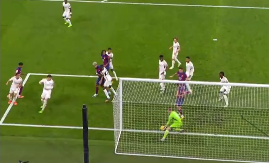 Esta es la jugada polémica del Real Madrid vs Barcelona. FOTO: Captura