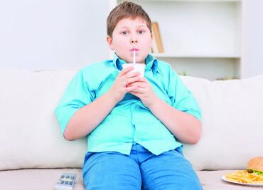 Las burlas y acoso a niños con sobrepeso los hace engordar más