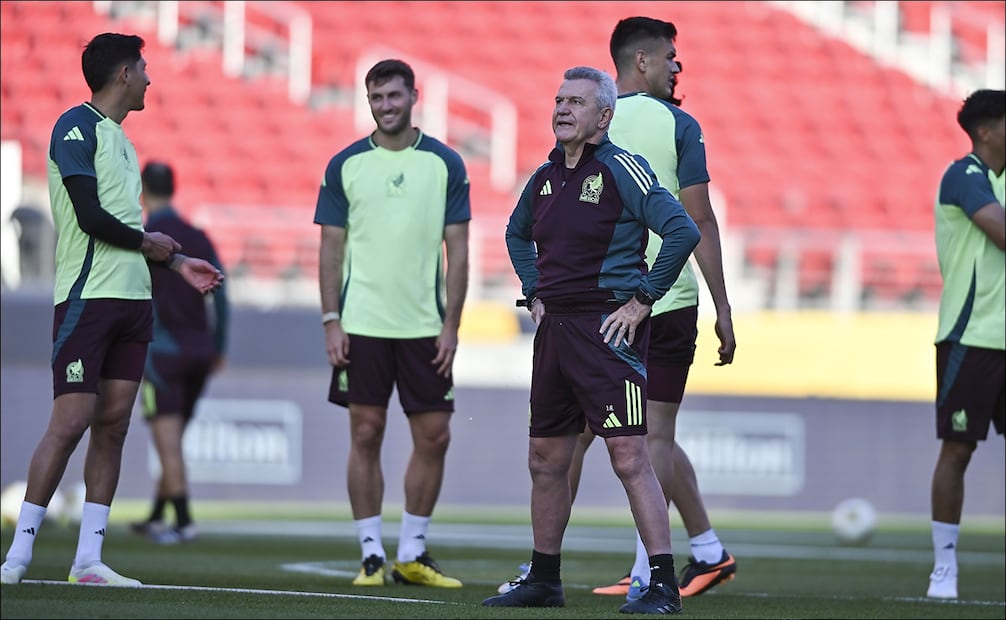 Javier Aguirre, durante uno de los entrenamientos de la Selección Mexicana. FOTO: Imago7
