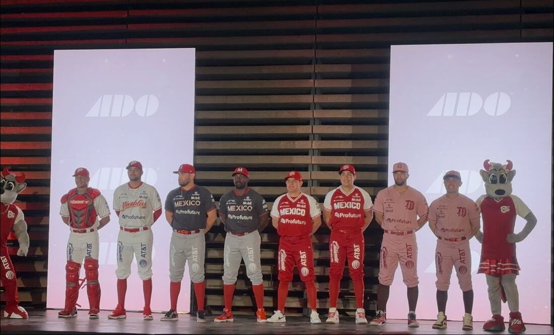 Así lucen los nuevos uniformes de los Diablos Rojos del México / Foto: Saúl Cano - EL UNIVERSAL