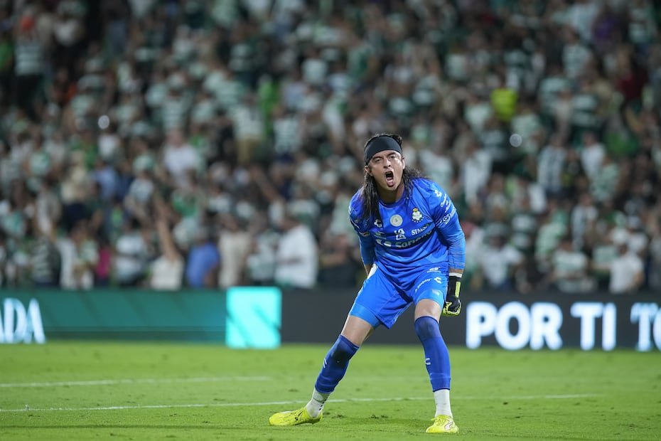 Carlos Acevedo eufórico tras la victoria de Santos / Foto: Imago7