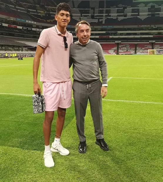 Reyli Arroyo tiene una foto con su nuevo jefe, Emilio Azcárraga Jean. Foto: Especial