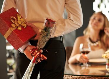 “Love Bombing”, el modus operandi con el que te somete tu pareja